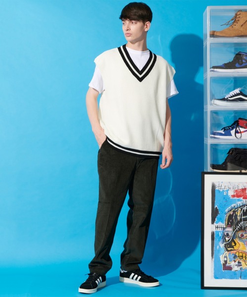 8(eight)(エイト)の「チルデンVネックニットベスト(ベスト・メンズ・ホワイト/ベージュ/ブラック・MEDIUM/LARGE)」の14枚目の写真