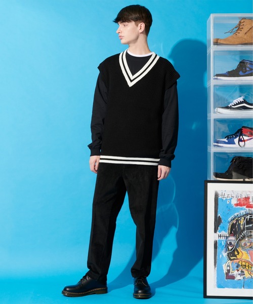 8(eight)(エイト)の「チルデンVネックニットベスト(ベスト・メンズ・ホワイト/ベージュ/ブラック・MEDIUM/LARGE)」の20枚目の写真
