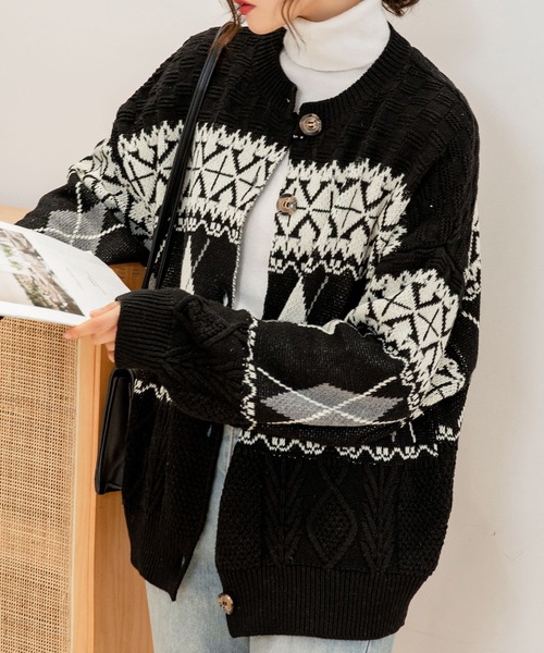 DAY CLOSET（デイ クローゼット）の「レディース ノルディック柄＆アーガイル柄ニットカーディガン 秋冬（カーディガン/ボレロ・レディース・アイボリー/ネイビー/ブラウン/ブラック/モカ/グレー・ONE SIZE）」の9枚目の写真
