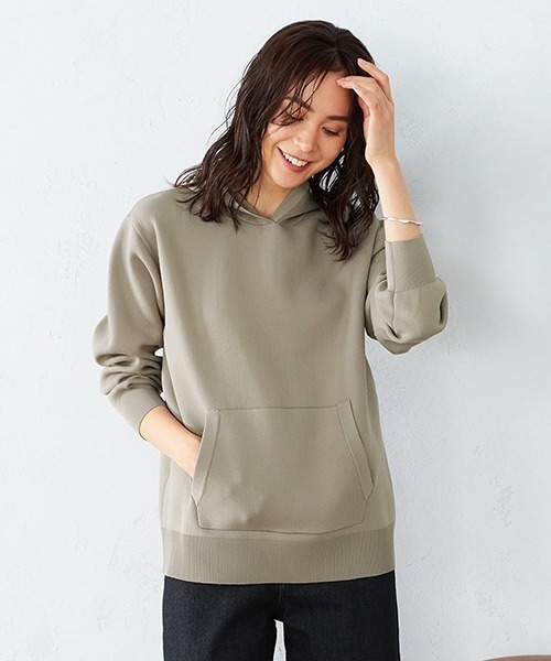 COMME CA ISM(コムサイズム)の「スムース編み ニット パーカ(パーカー・レディース・ブラック/カーキ/アイボリー/イエロー×グリーン・FREE)」の3枚目の写真