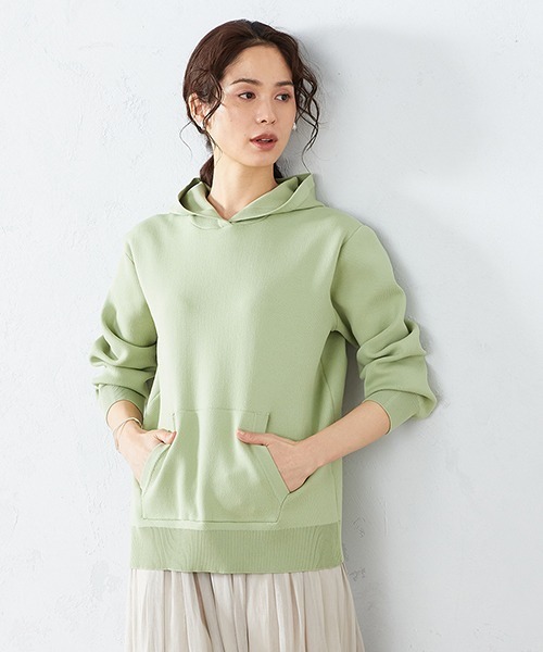 COMME CA ISM(コムサイズム)の「スムース編み ニット パーカ(パーカー・レディース・ブラック/カーキ/アイボリー/イエロー×グリーン・FREE)」の4枚目の写真