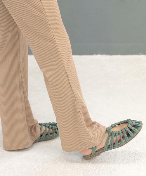 SOROTTO(ソロット)の「【ママとお揃い】メニ―ストラップのノットデザインラウンドトゥサンダル(サンダル・キッズ・ホワイト/ブラック/オリーブ/モカ・22.0cm/19.0cm/20.0cm/21.0cm)」の4枚目の写真