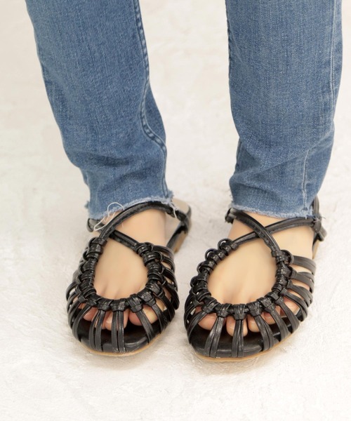 SOROTTO(ソロット)の「【ママとお揃い】メニ―ストラップのノットデザインラウンドトゥサンダル(サンダル・キッズ・ホワイト/ブラック/オリーブ/モカ・22.0cm/19.0cm/20.0cm/21.0cm)」の1枚目の写真