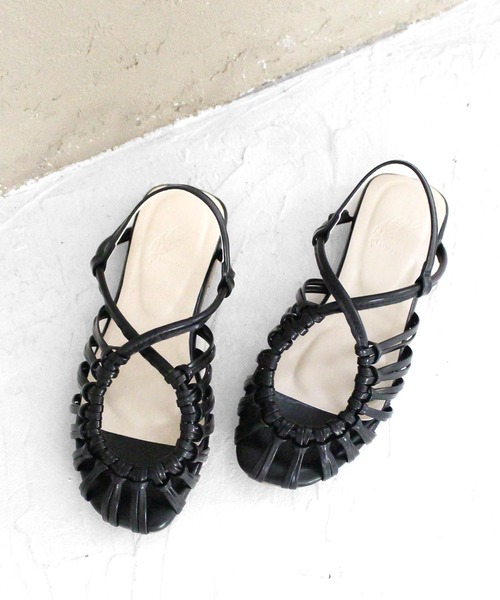 SOROTTO(ソロット)の「【ママとお揃い】メニ―ストラップのノットデザインラウンドトゥサンダル(サンダル・キッズ・ホワイト/ブラック/オリーブ/モカ・22.0cm/19.0cm/20.0cm/21.0cm)」の6枚目の写真