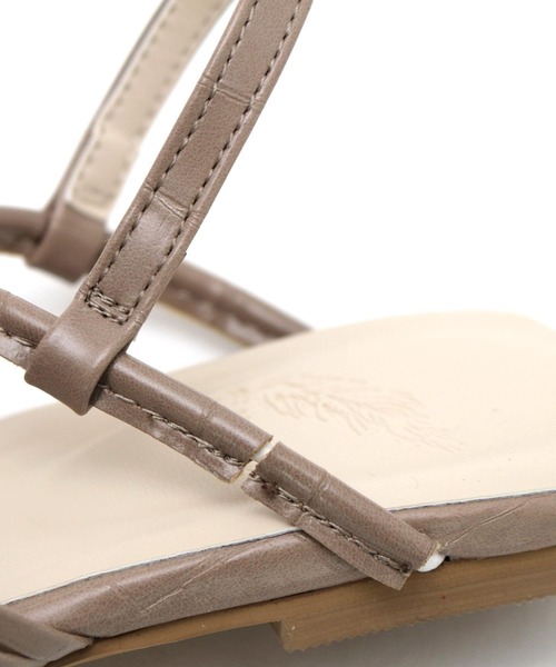 SOROTTO(ソロット)の「【ママとお揃い】メニ―ストラップのノットデザインラウンドトゥサンダル(サンダル・キッズ・ホワイト/ブラック/オリーブ/モカ・22.0cm/19.0cm/20.0cm/21.0cm)」の16枚目の写真