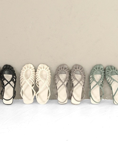 SOROTTO(ソロット)の「【ママとお揃い】メニ―ストラップのノットデザインラウンドトゥサンダル(サンダル・キッズ・ホワイト/ブラック/オリーブ/モカ・22.0cm/19.0cm/20.0cm/21.0cm)」の18枚目の写真