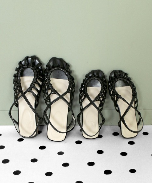 SOROTTO(ソロット)の「【ママとお揃い】メニ―ストラップのノットデザインラウンドトゥサンダル(サンダル・キッズ・ホワイト/ブラック/オリーブ/モカ・22.0cm/19.0cm/20.0cm/21.0cm)」の5枚目の写真