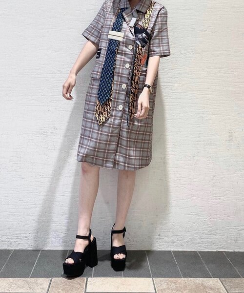 ESPERANZA(エスペランサ)の「◆クロスストラップスクエアプラットサンダル(サンダル・レディース・ブラック系2/イエロー系2/アイボリー系2/こしょう色系3・L/M/S/LL)」の6枚目の写真
