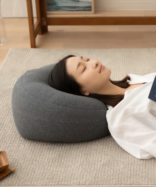 EMOOR(エムール)の「チビカウチソファクッション(クッション/クッションカバー・メンズ・ライトグレー/グレー・FREE)」の4枚目の写真