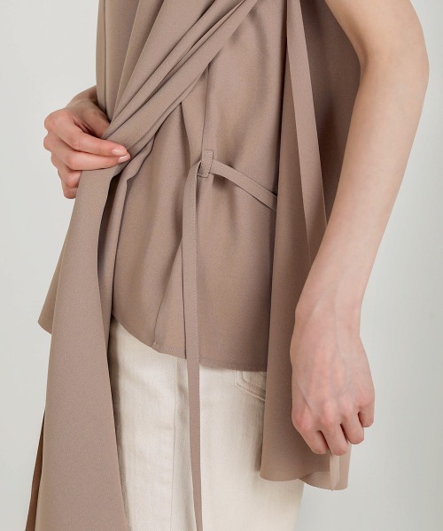 Bou Jeloud（ブージュルード）の「Aラインノースリーブチュニック（シャツ/ブラウス・レディース・ブラック/オフホワイト/グリーン/モカ・38）」の5枚目の写真