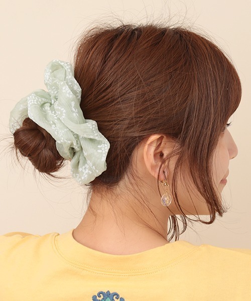 チチカカ（チチカカ）の「シアーペイズリービッグシュシュ（シュシュ・レディース・ベージュ/グリーン・FREE）」の2枚目の写真