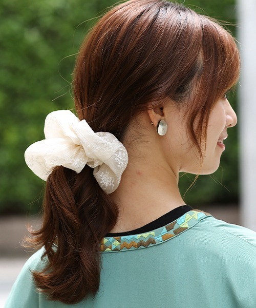 チチカカ（チチカカ）の「シアーペイズリービッグシュシュ（シュシュ・レディース・ベージュ/グリーン・FREE）」の9枚目の写真