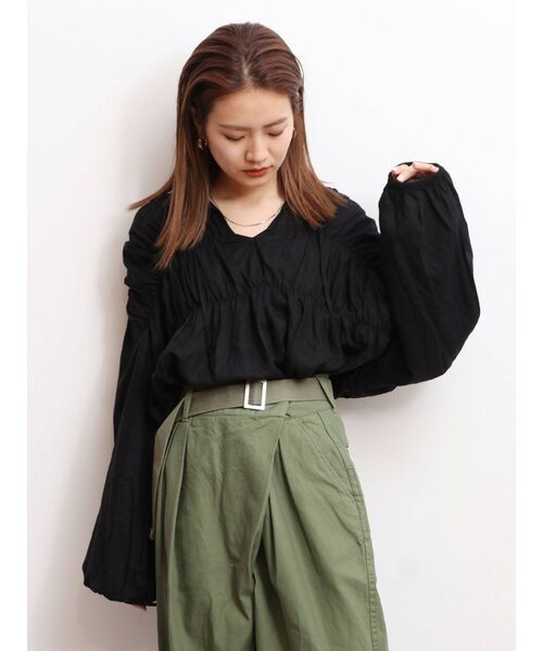 Ungrid（アングリッド）の「リネン混ギャザーブラウス（シャツ/ブラウス・レディース・ブラック/オフホワイト/モカ・FREE）」の3枚目の写真