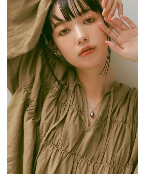 Ungrid（アングリッド）の「リネン混ギャザーブラウス（シャツ/ブラウス・レディース・ブラック/オフホワイト/モカ・FREE）」の8枚目の写真