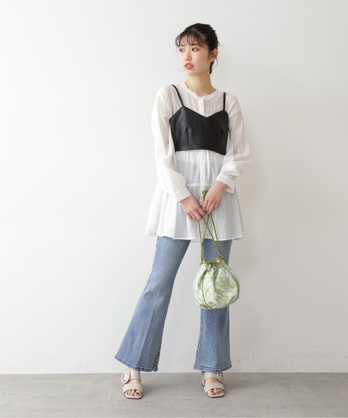 FREE'S MART（フリーズマート）の「フェイクレザービスチェ（シャツ/ブラウス・レディース・ホワイト/ブラック・FREE）」の3枚目の写真