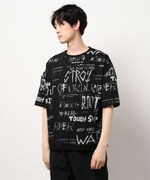 Revo.（レボ）の「手書き風プリントミニ裏毛ルーズシルエットTシャツ（Tシャツ/カットソー・メンズ）」