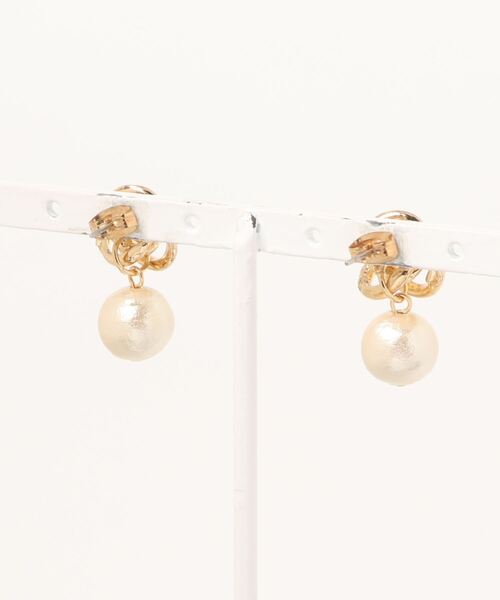 tone(トーン)の「【Mee】結び3連フープピアス × 大振りコットンパール(MA)(ピアス(両耳用)・レディース・ゴールド・FREE)」の7枚目の写真