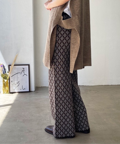 Shelly island（シェリーアイランド）の「幾何学柄ジャガードニットパンツ（その他パンツ・レディース・ベージュ/ブラウン・FREE）」の13枚目の写真