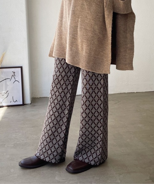 Shelly island（シェリーアイランド）の「幾何学柄ジャガードニットパンツ（その他パンツ・レディース・ベージュ/ブラウン・FREE）」の12枚目の写真