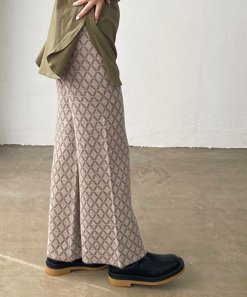 Shelly island（シェリーアイランド）の「幾何学柄ジャガードニットパンツ（その他パンツ・レディース・ベージュ/ブラウン・FREE）」の9枚目の写真
