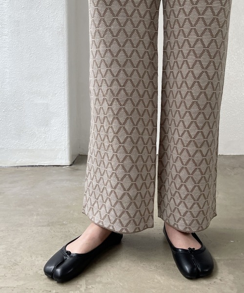 Shelly island（シェリーアイランド）の「幾何学柄ジャガードニットパンツ（その他パンツ・レディース・ベージュ/ブラウン・FREE）」の3枚目の写真