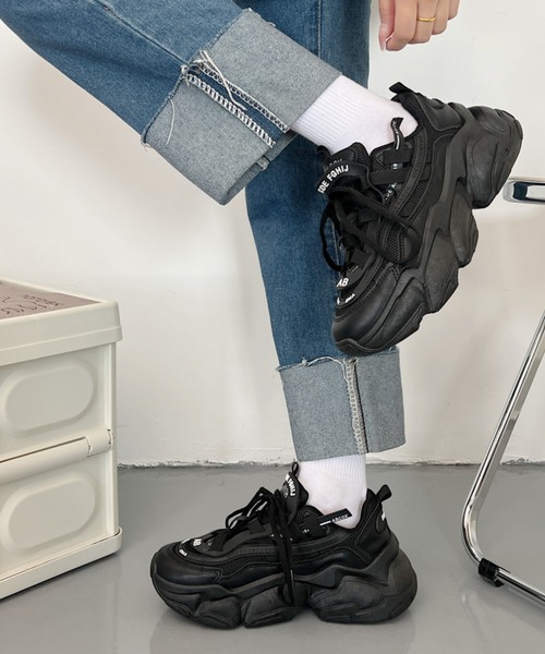 Shoes in Closet(シューズインクローゼット)の「厚底 ボリュームソール ダッドスニーカー 39(スニーカー・レディース・ブラック/ホワイト/ベージュ・S/M/LL/L/XS)」の2枚目の写真