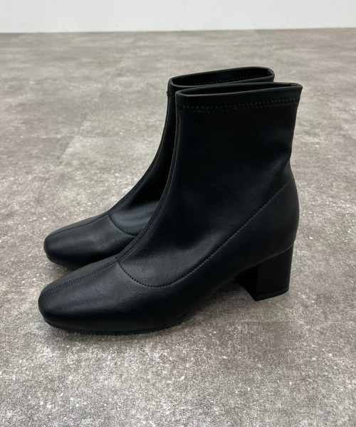 apres jour mignon(アプレジュールミニョン)の「ストレッチショートブーツ【ZOZOTOWN限定アイテム】(ブーツ・レディース・アイボリー/ブラック・SMALL/MEDIUM/LARGE/X-LARGE)」の2枚目の写真