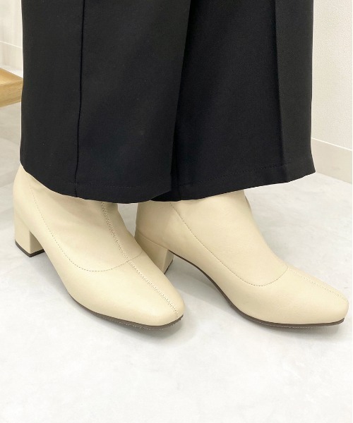 apres jour mignon(アプレジュールミニョン)の「ストレッチショートブーツ【ZOZOTOWN限定アイテム】(ブーツ・レディース・アイボリー/ブラック・SMALL/MEDIUM/LARGE/X-LARGE)」の3枚目の写真