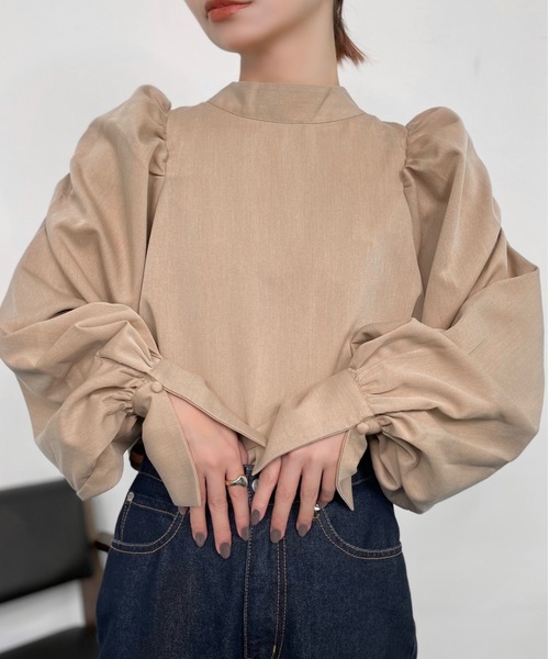 Solace(ソレイス)の「ハイネックパワショルレディブラウス(シャツ/ブラウス・レディース・ベージュ/ナチュラル/ブラック/ブルー・FREE)」の3枚目の写真