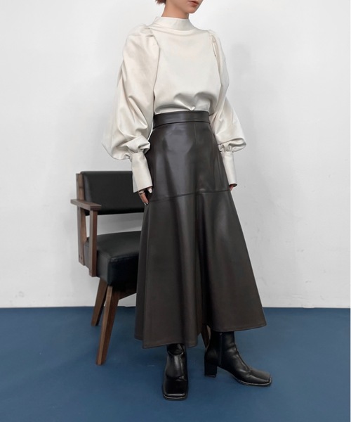 Solace(ソレイス)の「ハイネックパワショルレディブラウス(シャツ/ブラウス・レディース・ベージュ/ナチュラル/ブラック/ブルー・FREE)」の17枚目の写真