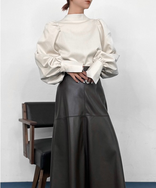 Solace(ソレイス)の「ハイネックパワショルレディブラウス(シャツ/ブラウス・レディース・ベージュ/ナチュラル/ブラック/ブルー・FREE)」の9枚目の写真