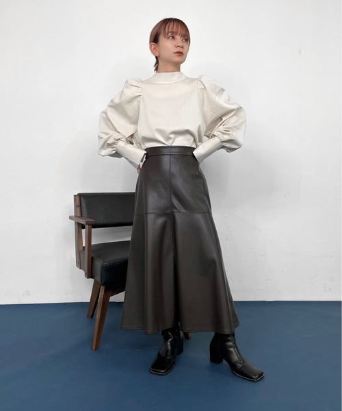 Solace(ソレイス)の「ハイネックパワショルレディブラウス(シャツ/ブラウス・レディース・ベージュ/ナチュラル/ブラック/ブルー・FREE)」の15枚目の写真