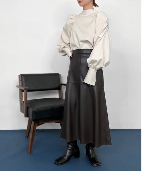 Solace(ソレイス)の「ハイネックパワショルレディブラウス(シャツ/ブラウス・レディース・ベージュ/ナチュラル/ブラック/ブルー・FREE)」の11枚目の写真