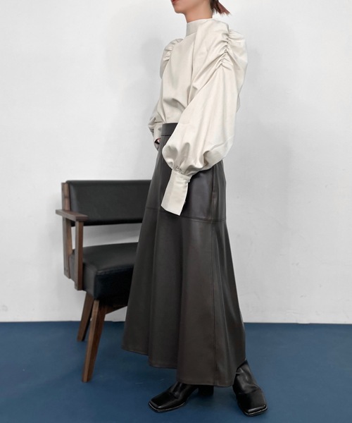 Solace(ソレイス)の「ハイネックパワショルレディブラウス(シャツ/ブラウス・レディース・ベージュ/ナチュラル/ブラック/ブルー・FREE)」の13枚目の写真