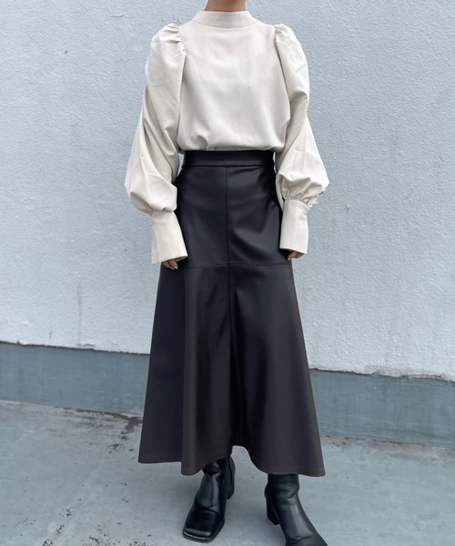 Solace(ソレイス)の「ハイネックパワショルレディブラウス(シャツ/ブラウス・レディース・ベージュ/ナチュラル/ブラック/ブルー・FREE)」の19枚目の写真