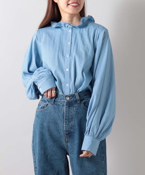 fredy repit(フレディレピ)の「【WEB限定】ボリュームスリーブフリルスタンドカラーシャツ(前後2WAY)(シャツ/ブラウス・レディース・ライトブルー/ブラック/オフホワイト・38)」の2枚目の写真