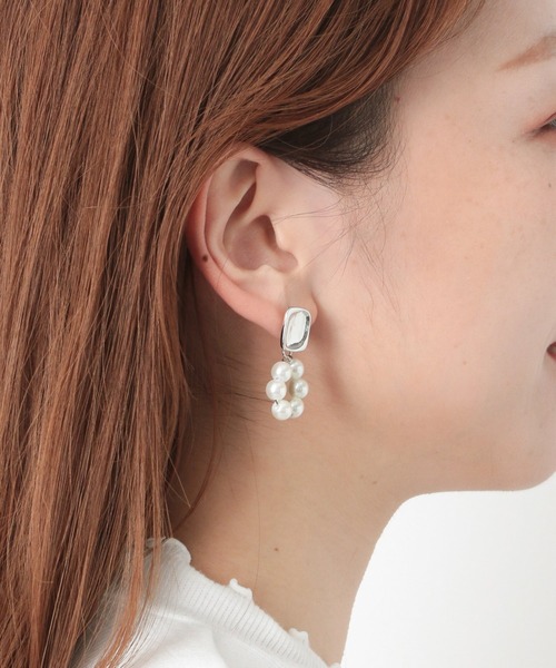 Heather(ヘザー)の「メタルパールイヤー2 239645(ピアス(両耳用)・レディース・シルバー/ゴールド・ONE SIZE)」の1枚目の写真