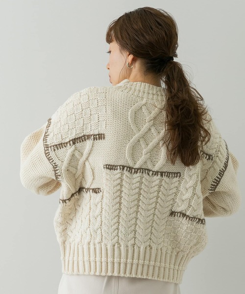 URBAN RESEARCH Sonny Label（アーバンリサーチサニーレーベル）の「パッチワークステッチ ケーブルニット（ニット/セーター・レディース・チャコールグレー/イエロー系その他/オフホワイト・FREE）」の10枚目の写真