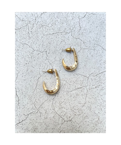 ulu（ウル）の「plump hoop pierce(silver925post)（ピアス（両耳用）・レディース・シルバー/ゴールド・FREE）」の2枚目の写真