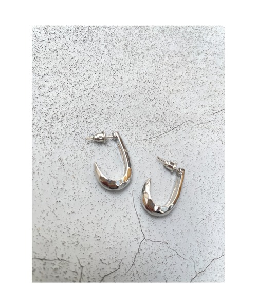 ulu（ウル）の「plump hoop pierce(silver925post)（ピアス（両耳用）・レディース・シルバー/ゴールド・FREE）」の6枚目の写真