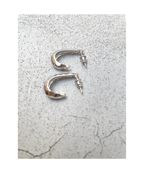 ulu（ウル）の「plump hoop pierce(silver925post)（ピアス（両耳用）・レディース・シルバー/ゴールド・FREE）」の9枚目の写真