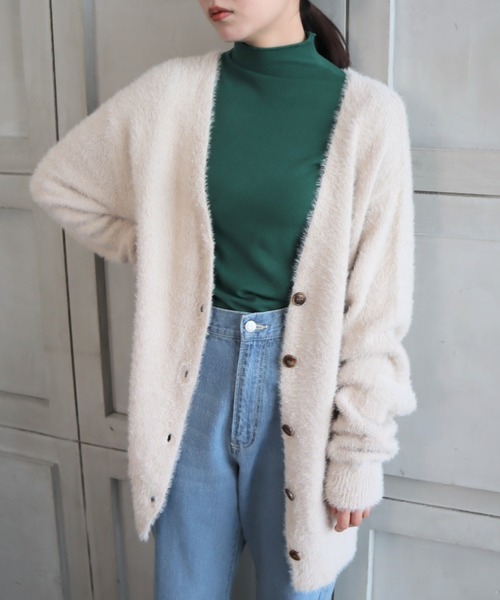 moment+（モーメントプラス）の「【累計販売枚数1万枚突破！】Vネックロングシャギーニットカーディガン（カーディガン/ボレロ・レディース・ブラック/レッド/オレンジ/ブルー/グリーン/ライトベージュ/イエロー×グリーン/ピンク/モカ/アイボリー/グレイッシュベージュ/ラベンダー・FREE/L/M）」の4枚目の写真