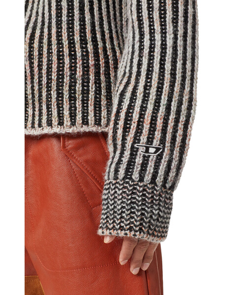 DIESEL(ディーゼル)の「メンズ ニット(ニット/セーター・メンズ・パープル/ライトグレー・LARGE/MEDIUM/X-SMALL/SMALL/X-LARGE)」の5枚目の写真