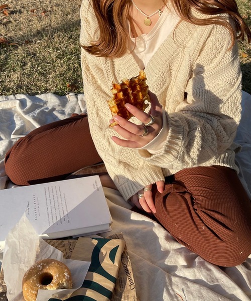 apres jour clair（アプレジュールクレア）の「【apres jour clair】Ｖケーブルニット（ニット/セーター・レディース・ナチュラル/オレンジ/ブラウン系その他・X-LARGE/フリー）」の8枚目の写真