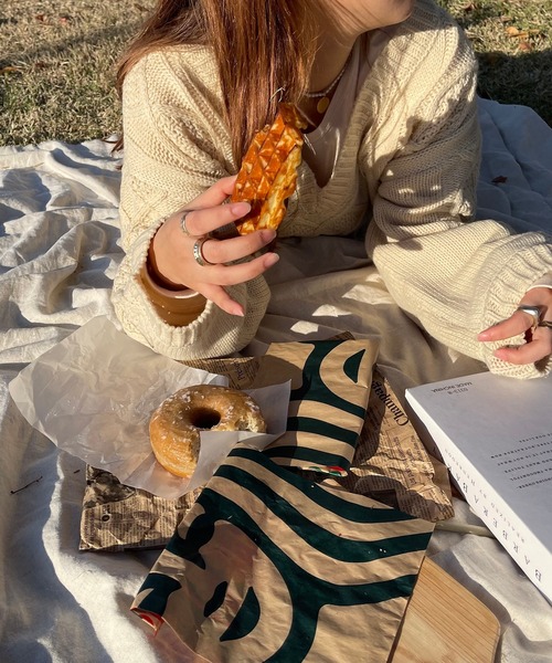 apres jour clair（アプレジュールクレア）の「【apres jour clair】Ｖケーブルニット（ニット/セーター・レディース・ナチュラル/オレンジ/ブラウン系その他・X-LARGE/フリー）」の5枚目の写真