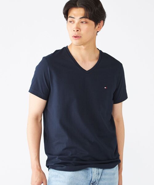 TOMMY HILFIGER(トミーヒルフィガー)の「【オンライン限定】トミーヒルフィガー ワンポイントロゴVネックオーバーサイズTシャツ(Tシャツ/カットソー・メンズ・ホワイト/ブラック/ネイビー/ネイビー系/ホワイト系/ブラック系・SMALL/MEDIUM/LARGE/X-LARGE/XX-LARGE)」の8枚目の写真
