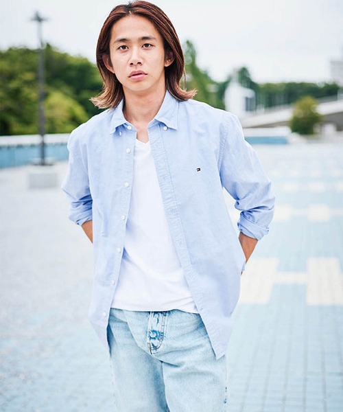 TOMMY HILFIGER(トミーヒルフィガー)の「【オンライン限定】トミーヒルフィガー ワンポイントロゴVネックオーバーサイズTシャツ(Tシャツ/カットソー・メンズ・ホワイト/ブラック/ネイビー/ネイビー系/ホワイト系/ブラック系・SMALL/MEDIUM/LARGE/X-LARGE/XX-LARGE)」の22枚目の写真