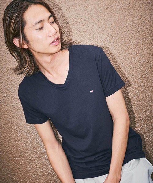 TOMMY HILFIGER(トミーヒルフィガー)の「【オンライン限定】トミーヒルフィガー ワンポイントロゴVネックオーバーサイズTシャツ(Tシャツ/カットソー・メンズ・ホワイト/ブラック/ネイビー/ネイビー系/ホワイト系/ブラック系・SMALL/MEDIUM/LARGE/X-LARGE/XX-LARGE)」の12枚目の写真