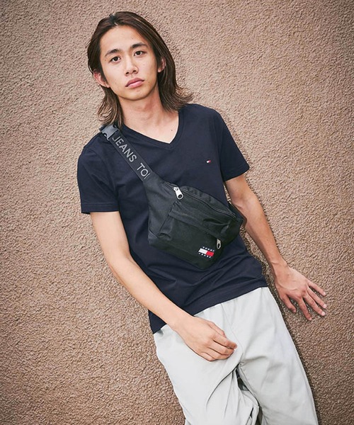TOMMY HILFIGER(トミーヒルフィガー)の「【オンライン限定】トミーヒルフィガー ワンポイントロゴVネックオーバーサイズTシャツ(Tシャツ/カットソー・メンズ・ホワイト/ブラック/ネイビー/ネイビー系/ホワイト系/ブラック系・SMALL/MEDIUM/LARGE/X-LARGE/XX-LARGE)」の19枚目の写真