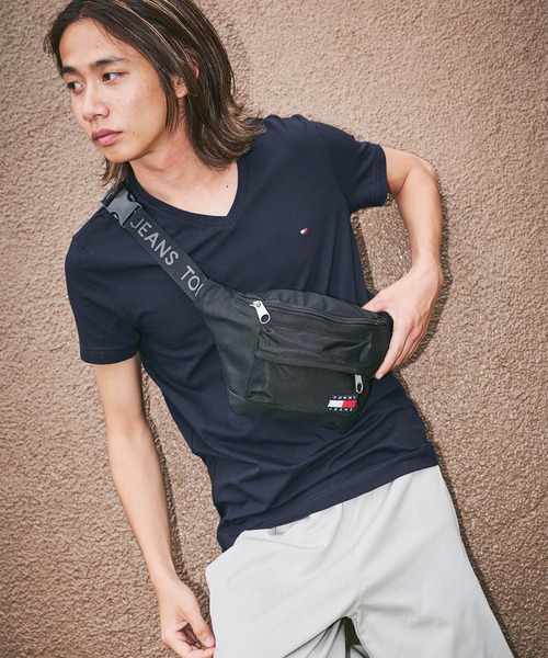 TOMMY HILFIGER(トミーヒルフィガー)の「【オンライン限定】トミーヒルフィガー ワンポイントロゴVネックオーバーサイズTシャツ(Tシャツ/カットソー・メンズ・ホワイト/ブラック/ネイビー/ネイビー系/ホワイト系/ブラック系・SMALL/MEDIUM/LARGE/X-LARGE/XX-LARGE)」の17枚目の写真